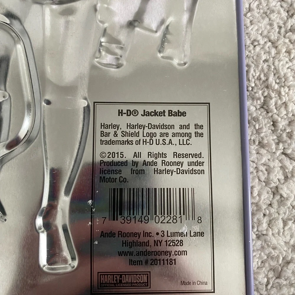 Harley Davidson Jacket Babe Embossed Tin Sign - Picture 4 of 6